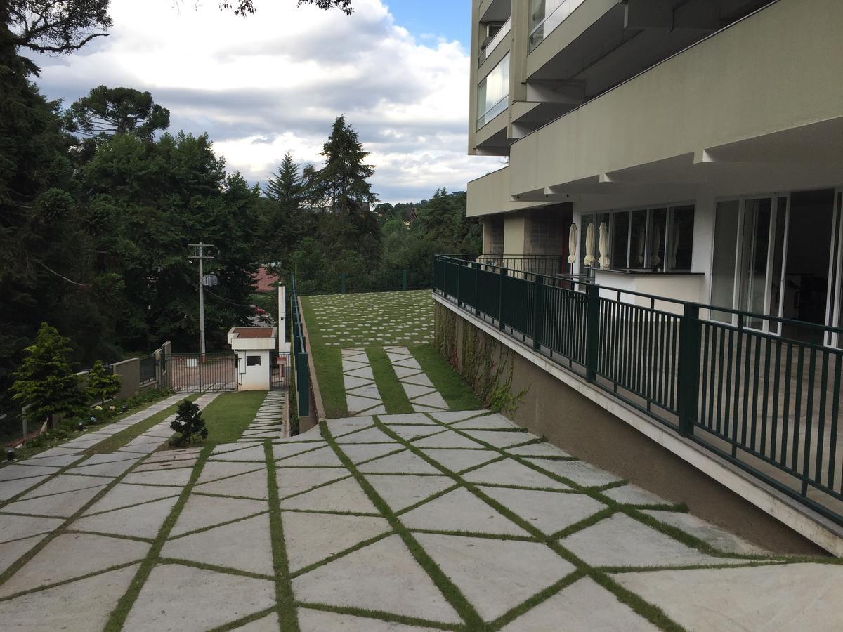 Condominio Gaudi Loft Design * Campos do Jordão